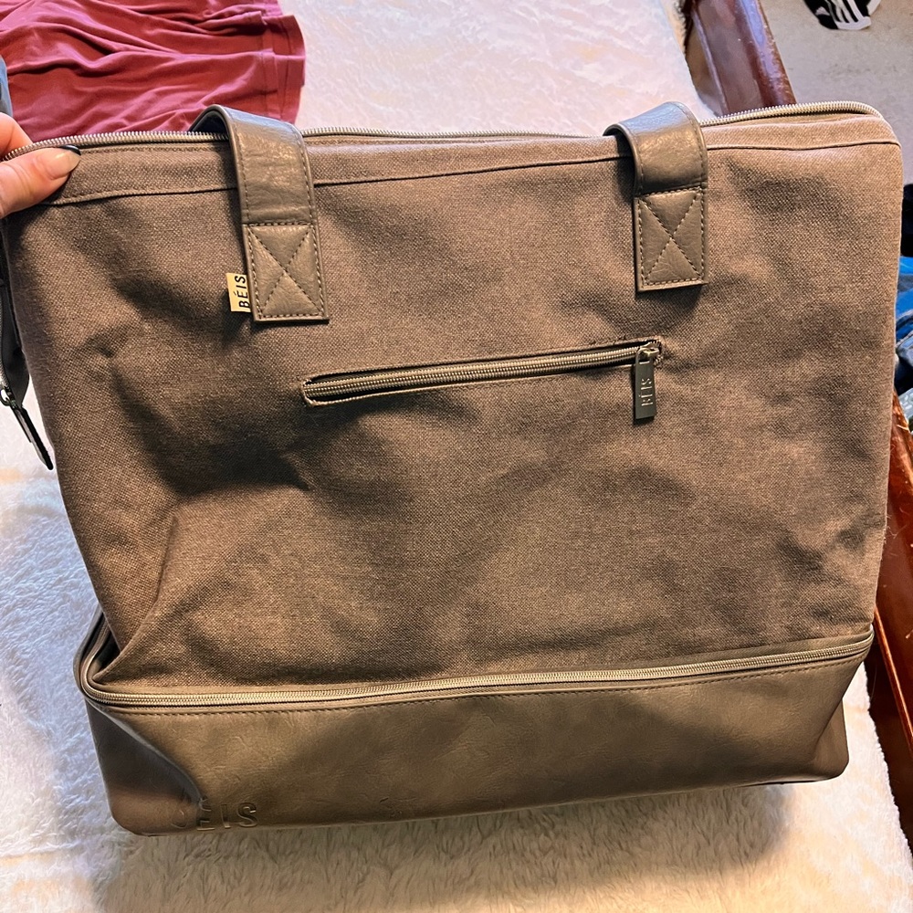 Gray “Weekender” travel bag